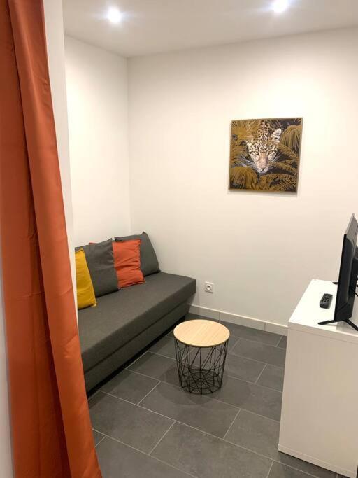 Apartment Republique #2 *